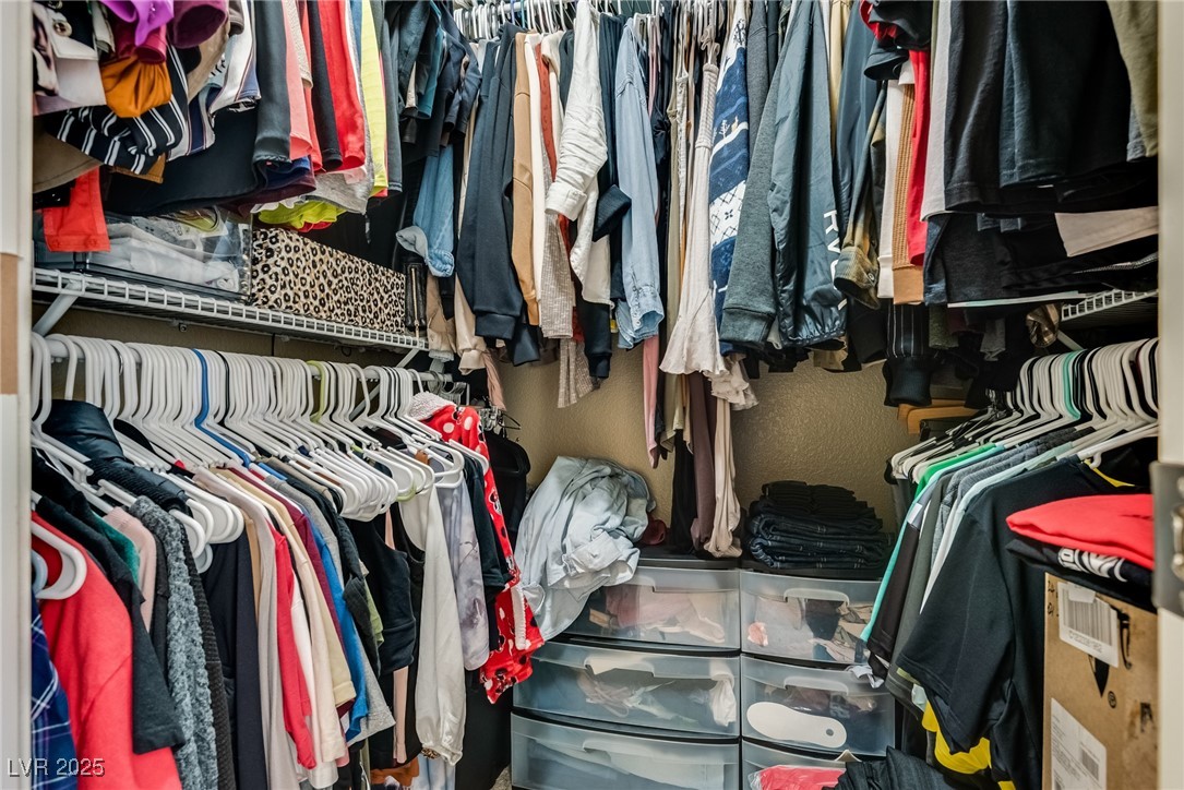 10519 Mann Street Las Vegas, NV 89141 - Photo 32 of 48 View of walk in closet