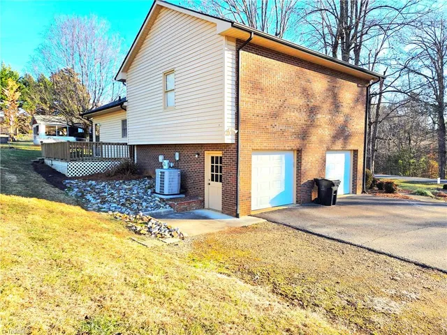 $319,500 | 275 Raven Oak Drive, Wilkesboro, NC 28697