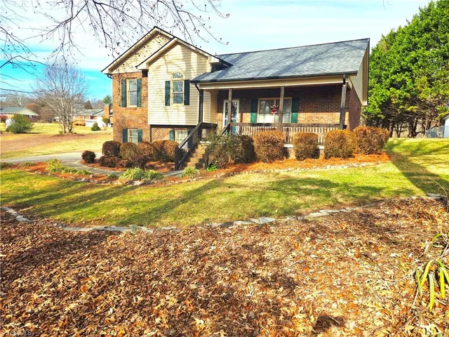 $319,500 | 275 Raven Oak Drive, Wilkesboro, NC 28697