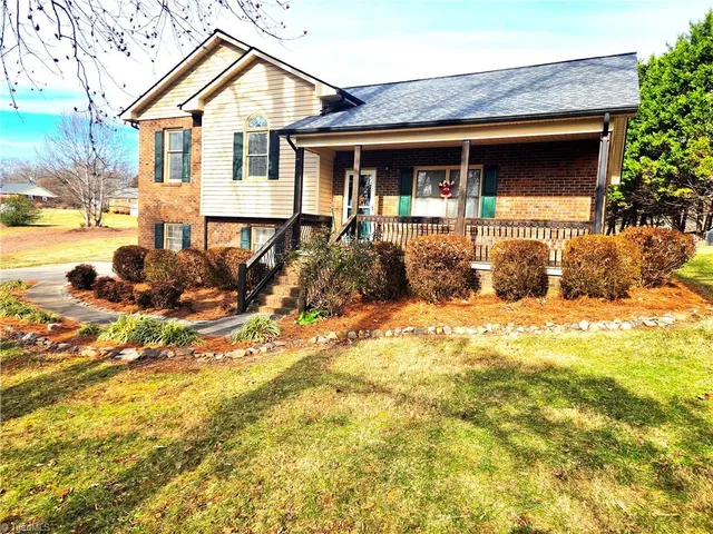 $319,500 | 275 Raven Oak Drive, Wilkesboro, NC 28697