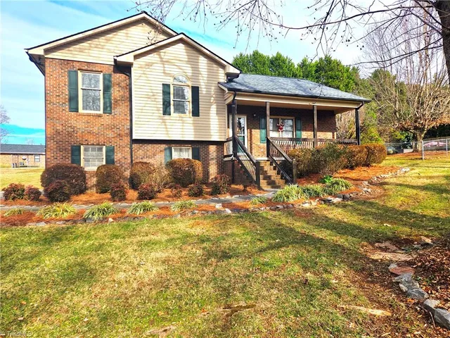 $319,500 | 275 Raven Oak Drive, Wilkesboro, NC 28697