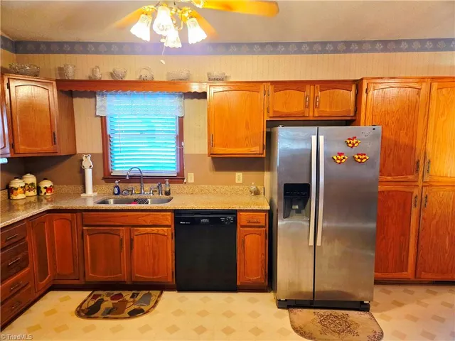 $319,500 | 275 Raven Oak Drive, Wilkesboro, NC 28697