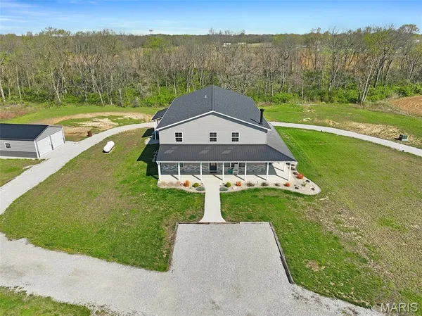 $675,000 | 8131 Alhambra Road, New Douglas, IL 62074