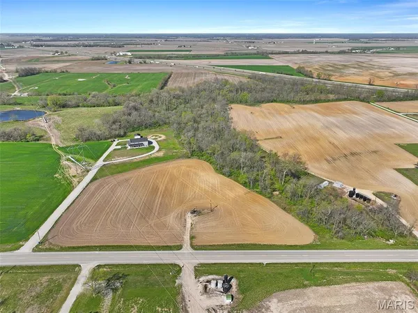 $675,000 | 8131 Alhambra Road, New Douglas, IL 62074