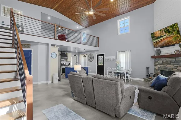 $675,000 | 8131 Alhambra Road, New Douglas, IL 62074