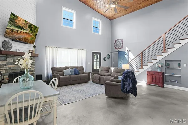 $675,000 | 8131 Alhambra Road, New Douglas, IL 62074