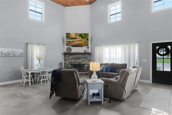 $675,000 | 8131 Alhambra Road, New Douglas, IL 62074