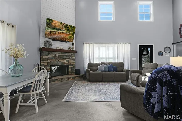 $675,000 | 8131 Alhambra Road, New Douglas, IL 62074