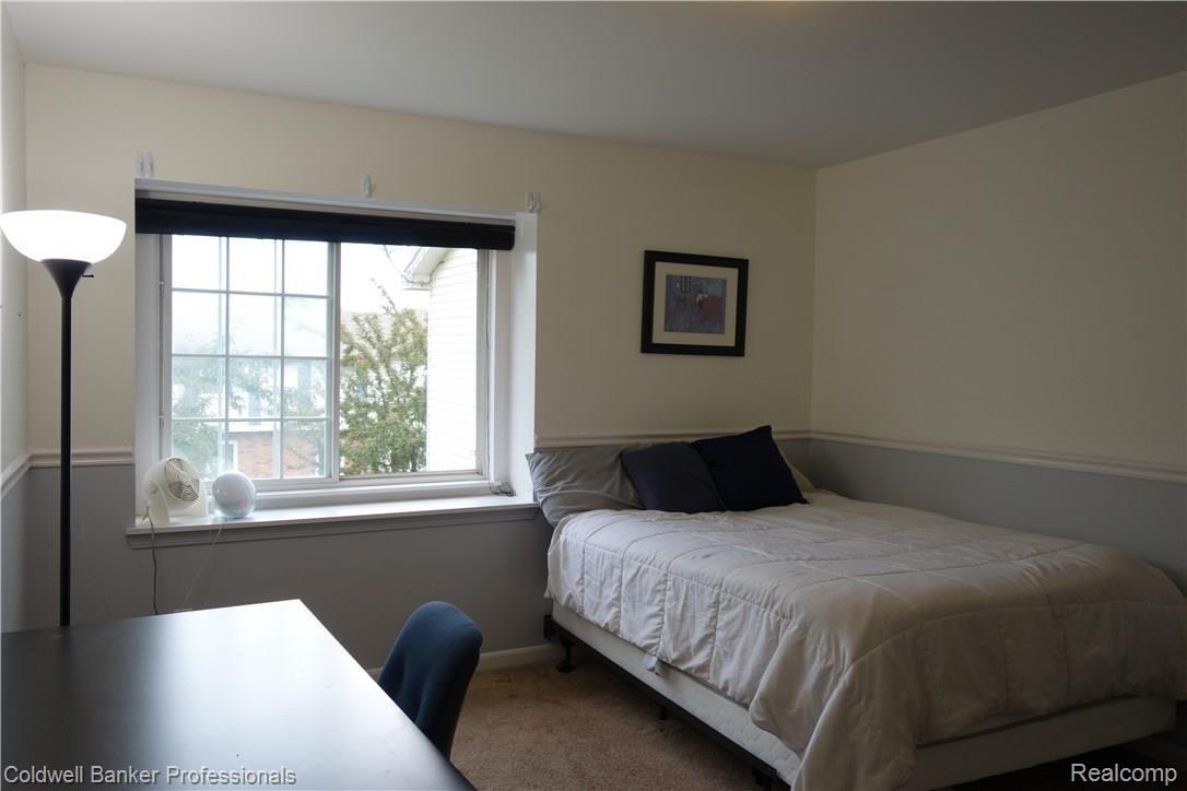 4941 South Crooks Road Royal Oak, MI 48073 - Photo 8 of 18 Guest room even has room for a desk!