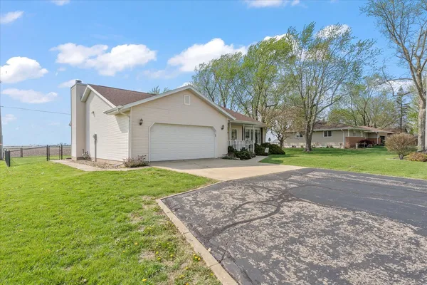$235,000 | 331 Eiler Drive, Gifford, IL 61847