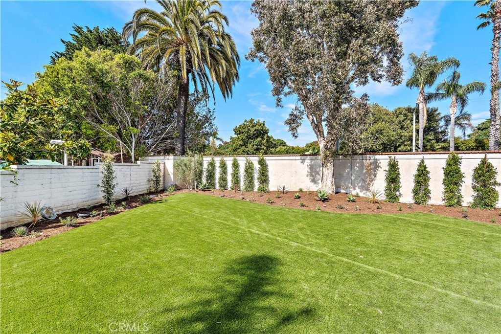 8 Via Jazmin San Clemente, CA 92672 - Photo 21 of 25 a view of a garden