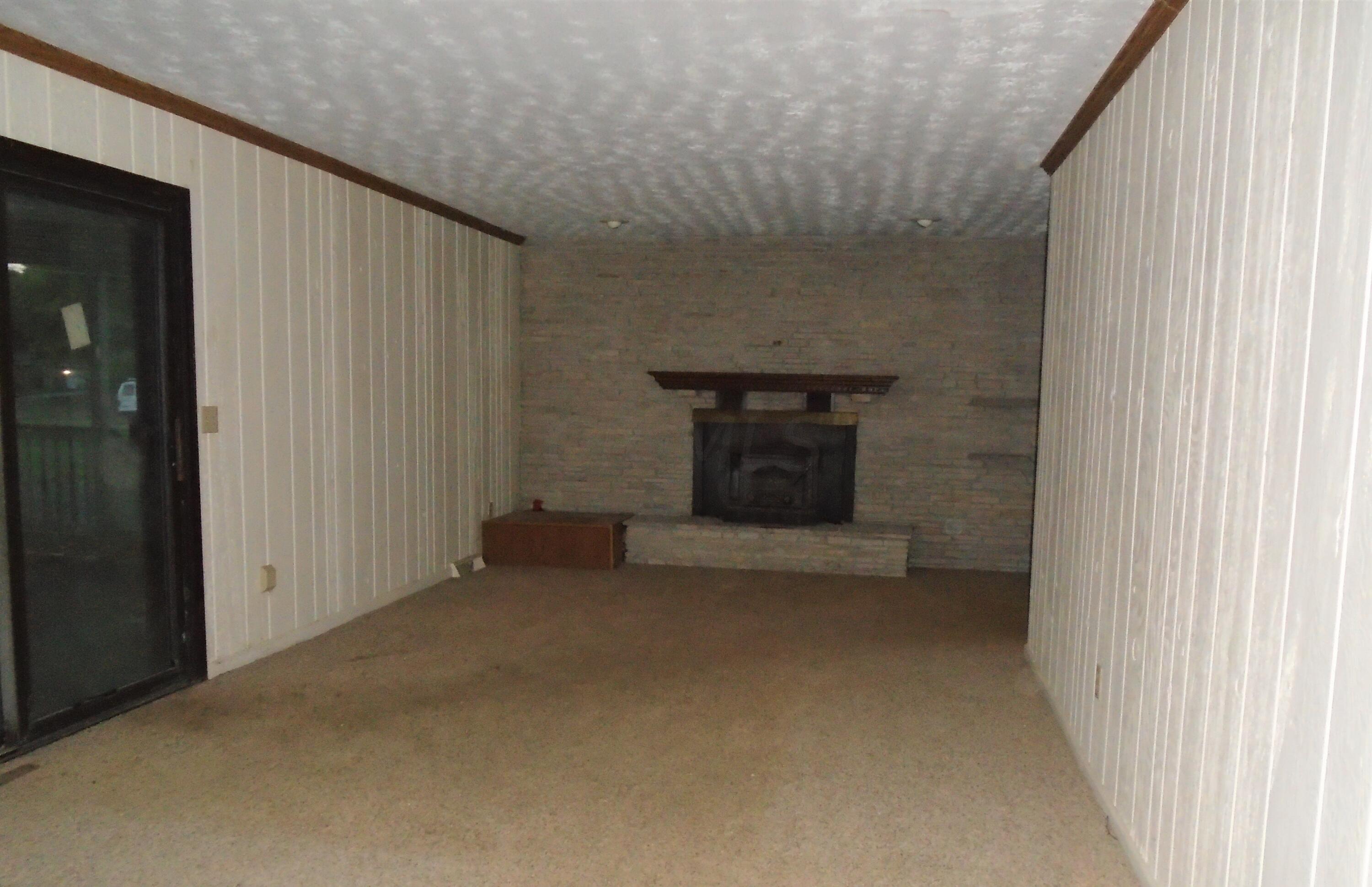 12705 Commercial Point Road Ashville, OH 43103 - Photo 18 of 28 Family room