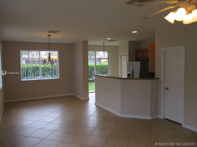 3041 Laurel Ridge Circle, Unit 3041 Riviera Beach, FL 33404 - Photo 3 of 12