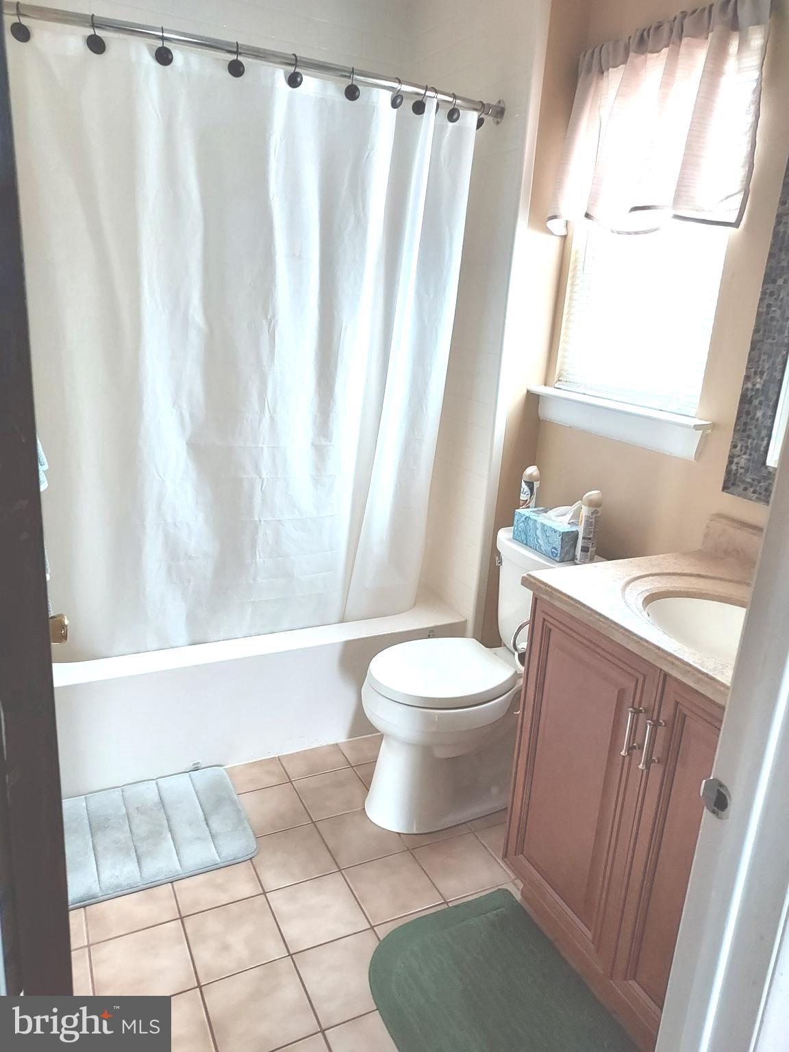 6 Pegasus Way Sewell, NJ 08080 - Photo 15 of 26 Main bathroom