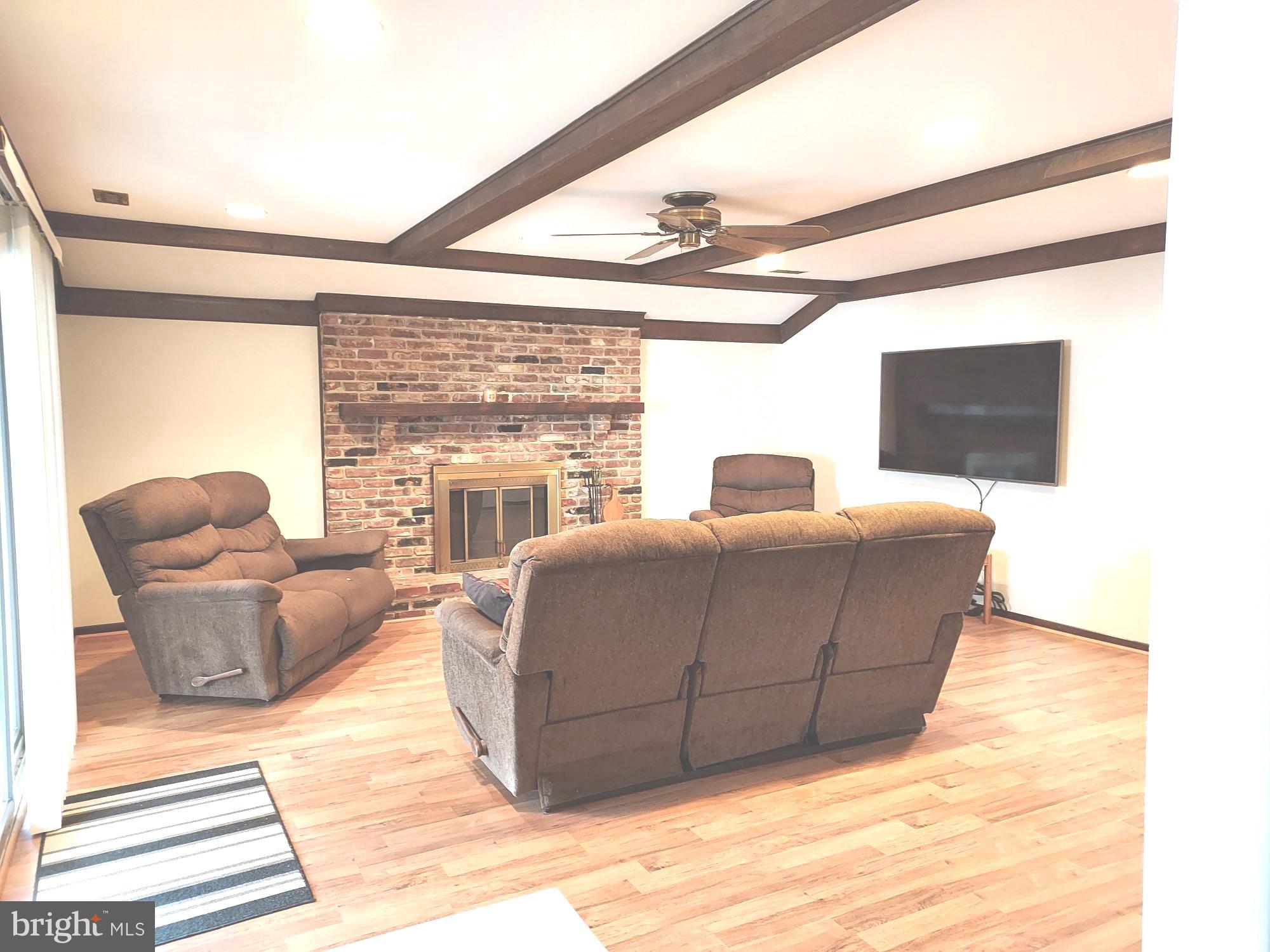 6 Pegasus Way Sewell, NJ 08080 - Photo 10 of 26 Laminate flooring & recessed lighting