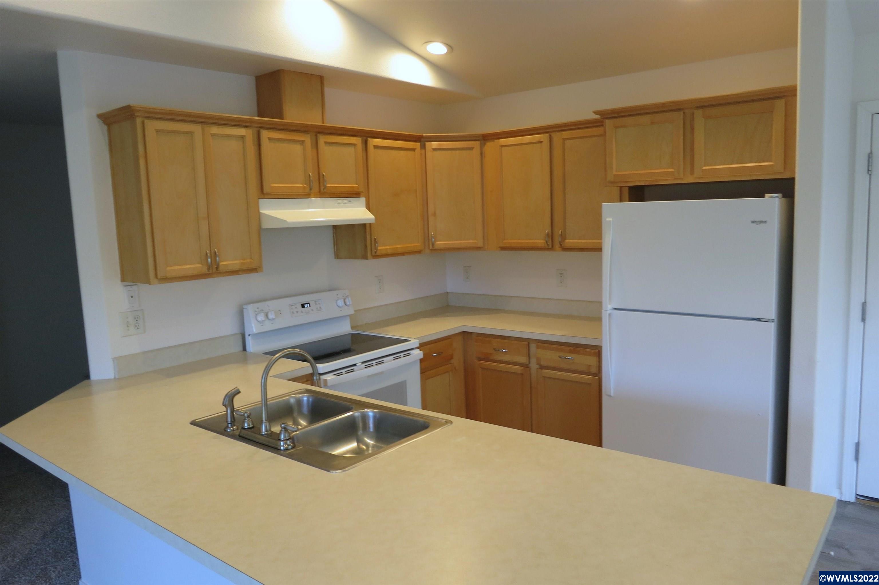 242 Southwest Harder Avenue Dallas, OR 97338 - Photo 4 of 28 Gallery Image 4