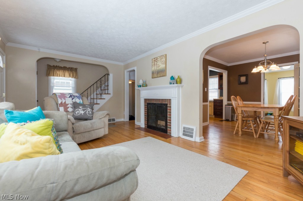955 Rushleigh Road Cleveland Heights, OH 44121 - Photo 2 of 25