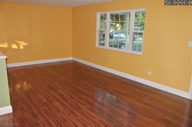 6985 Minnick Road Nashport, OH 43830 - Photo 4 of 20 Living Room
