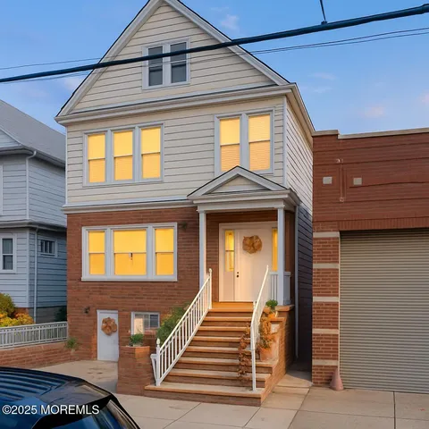 $2,800 | 25 East 36th Street, Bayonne, NJ 07002