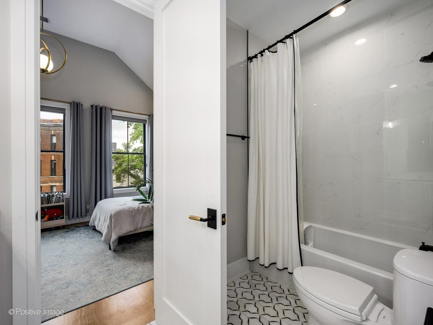 2153 West Fletcher Street Chicago, IL 60618 - Photo 22 of 41
