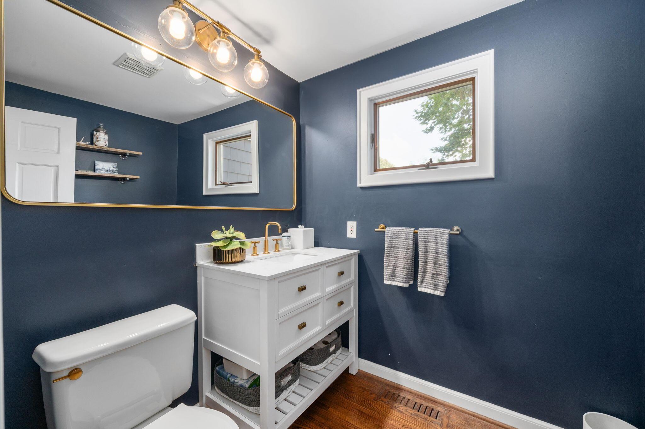 70 North Cassingham Road Columbus, OH 43209 - Photo 34 of 75 HALF BATH