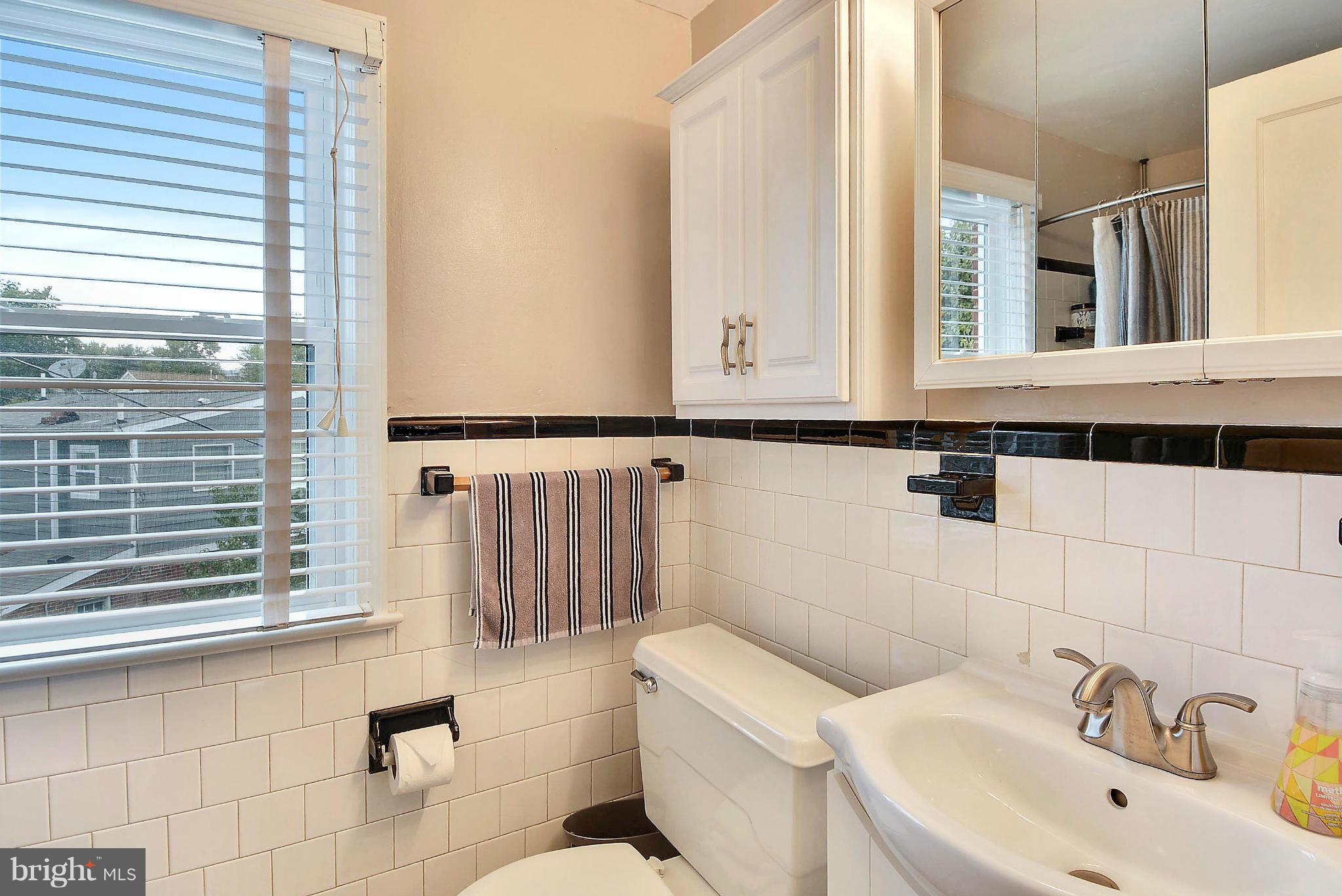 206 East Braddock Road Alexandria, VA 22301 - Photo 15 of 21 Bath