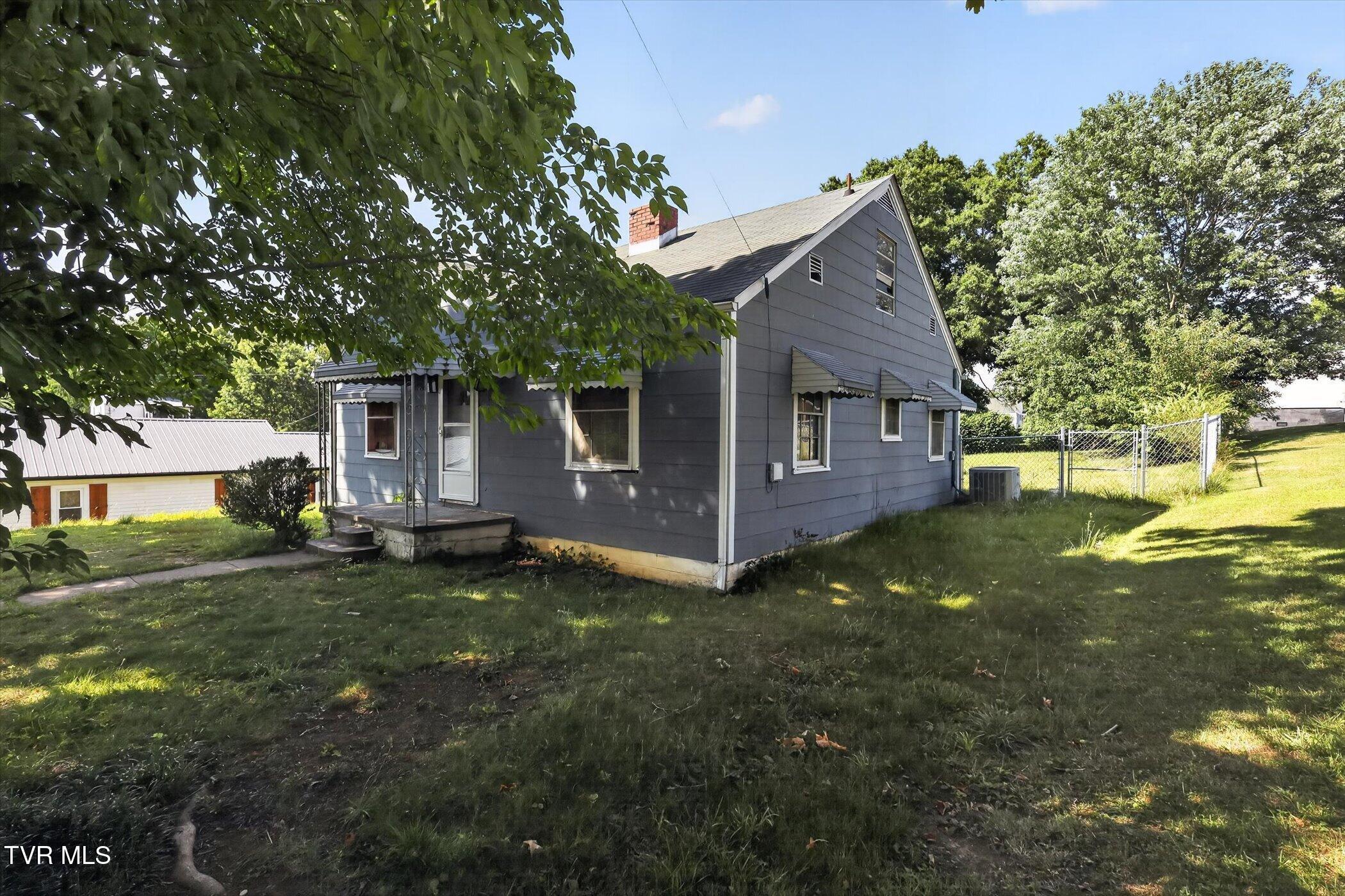 113 Ell Street Greeneville, TN 37743 - Photo 35 of 35 05-113-Ell-St-WindowStill-Photography