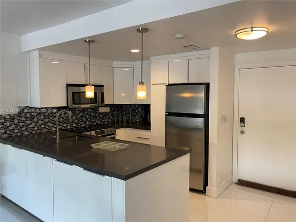 $2,600 | 1540 Meridian Avenue, Unit 4K, Miami Beach, FL 33139