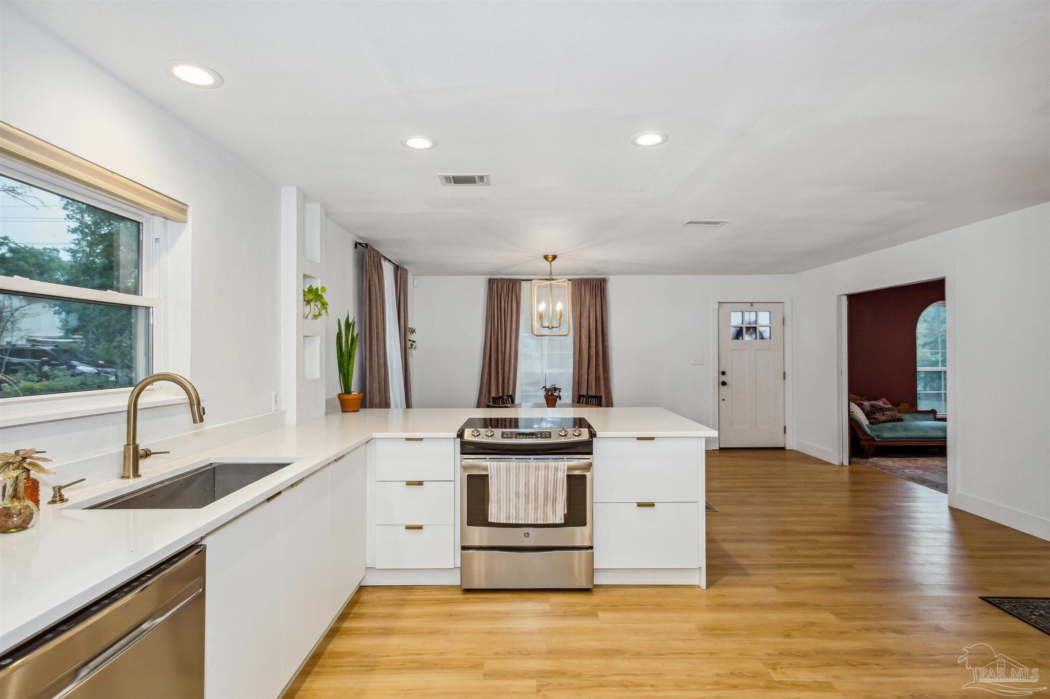 4831 Creighton Road Pensacola, FL 32504 - Photo 15 of 30