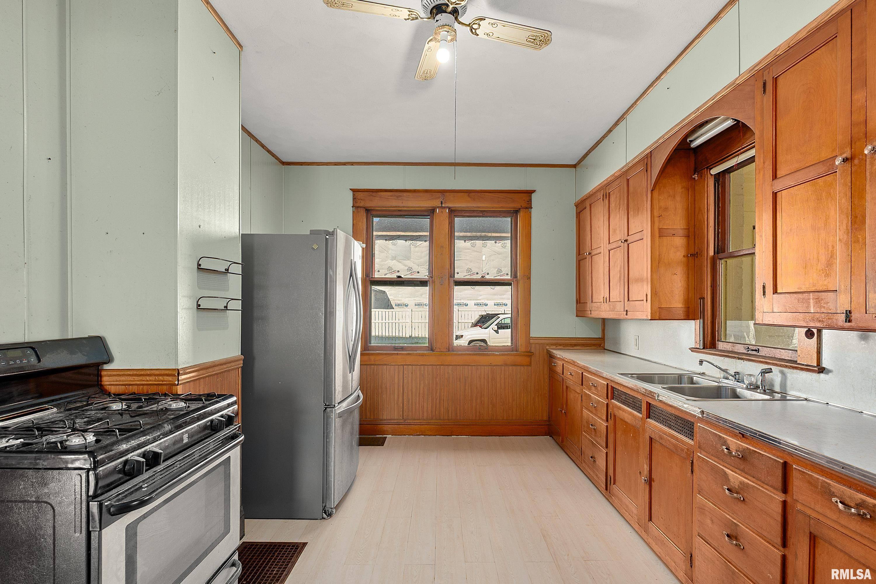 2887 Fulton Place Canton, IL 61520 - Photo 11 of 17