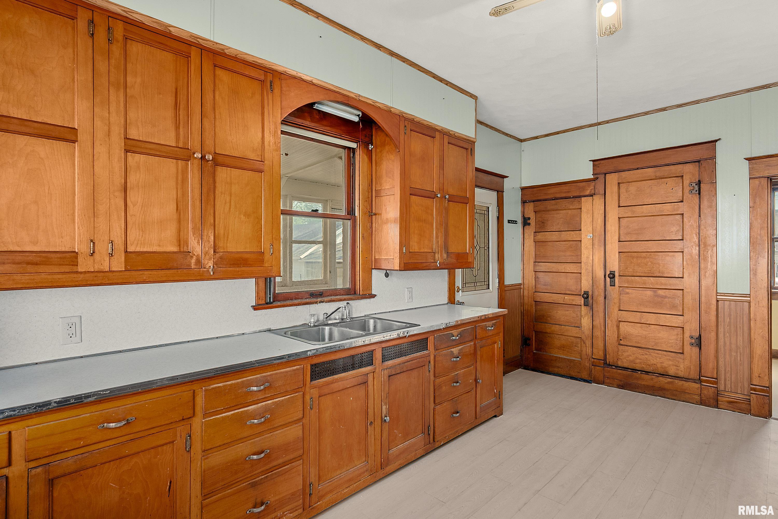 2887 Fulton Place Canton, IL 61520 - Photo 13 of 17