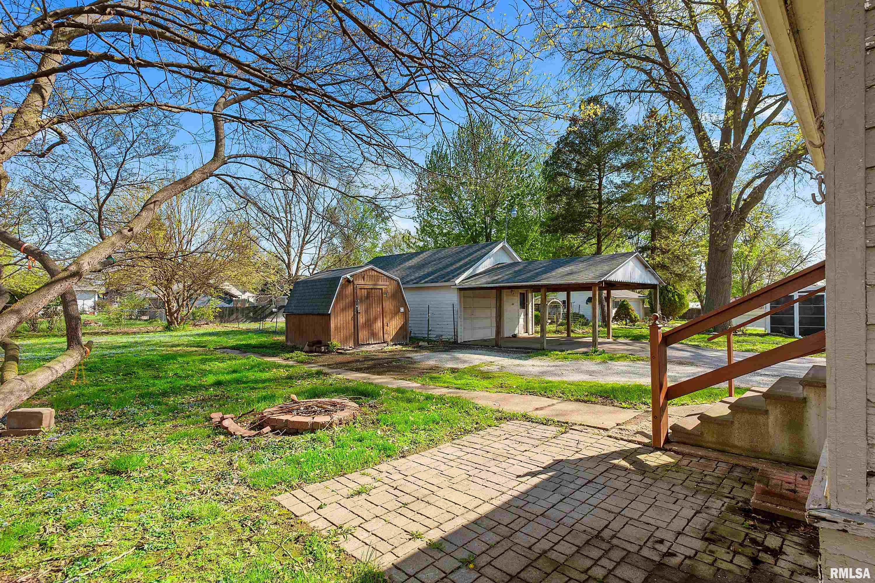 2887 Fulton Place Canton, IL 61520 - Photo 2 of 17