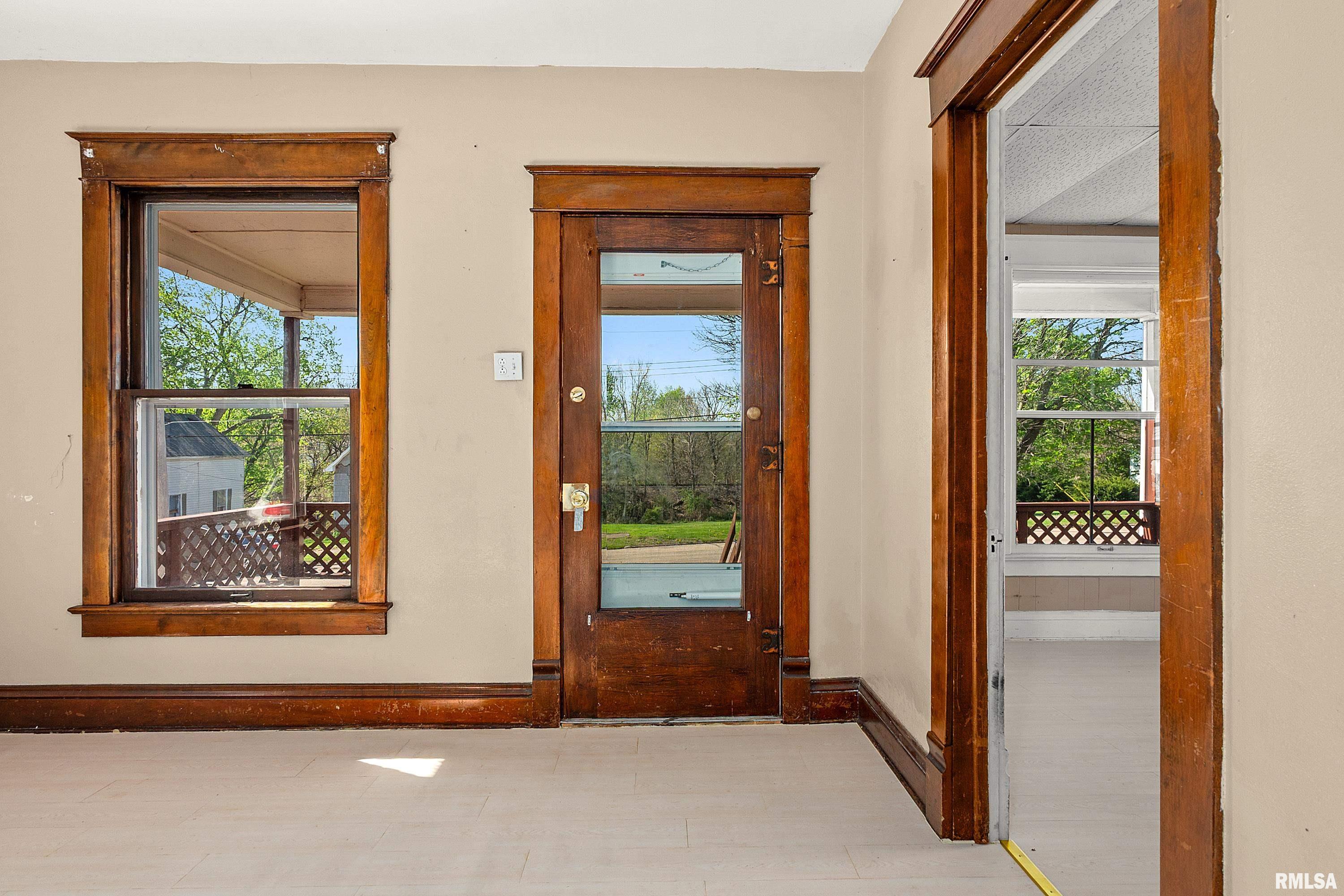 2887 Fulton Place Canton, IL 61520 - Photo 4 of 17