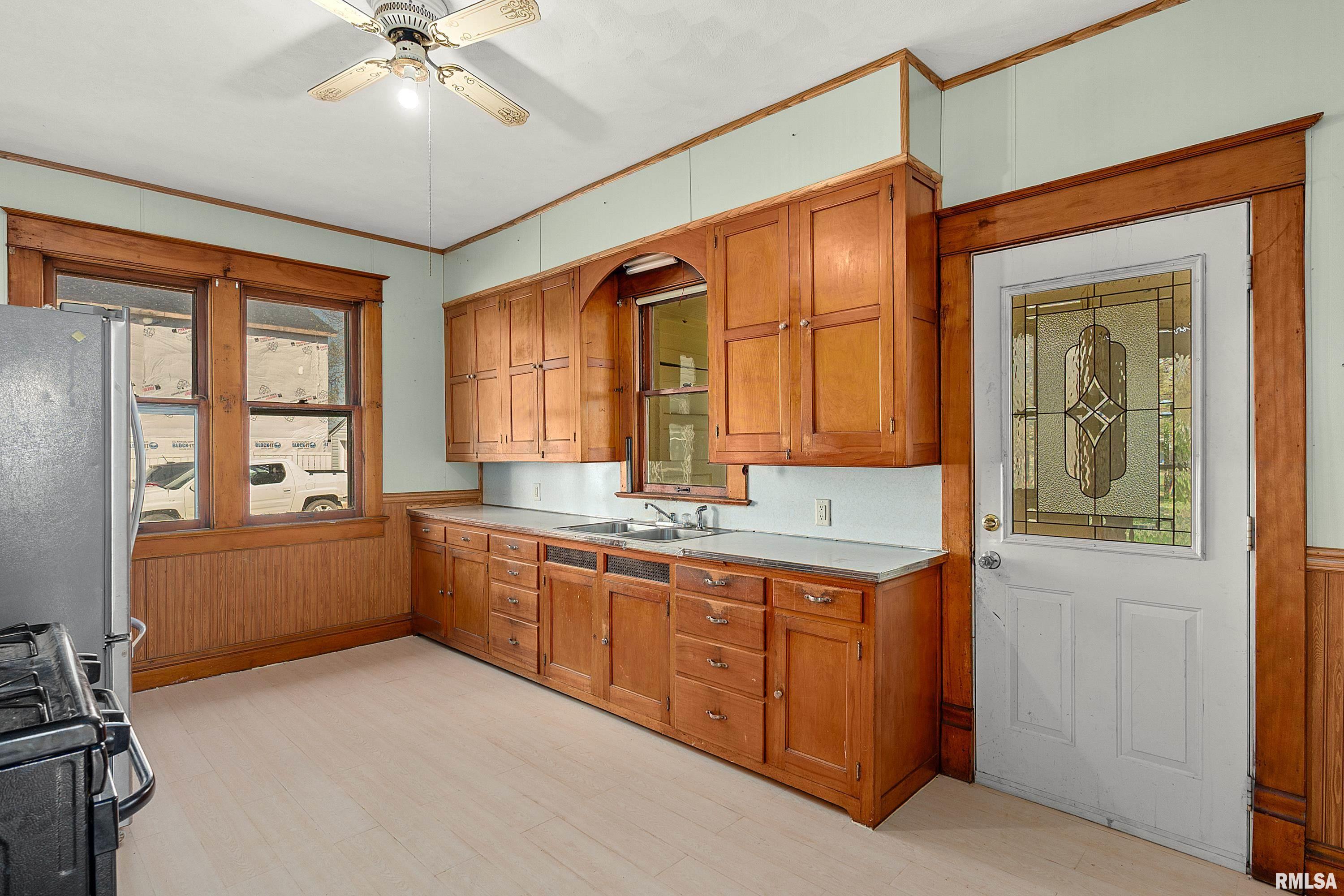 2887 Fulton Place Canton, IL 61520 - Photo 10 of 17