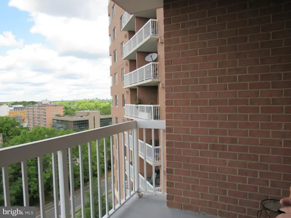 $2,250 | 3101 North Hampton Drive, Unit 906, Alexandria, VA 22302