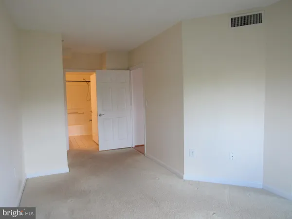 $2,250 | 3101 North Hampton Drive, Unit 906, Alexandria, VA 22302