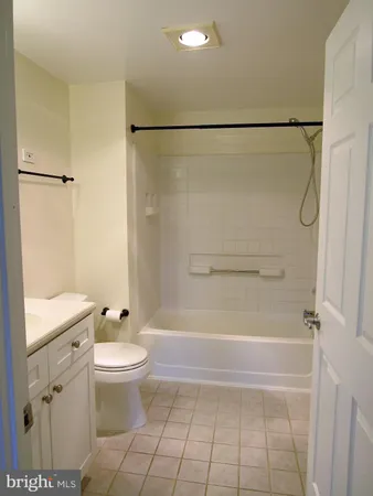 $2,250 | 3101 North Hampton Drive, Unit 906, Alexandria, VA 22302