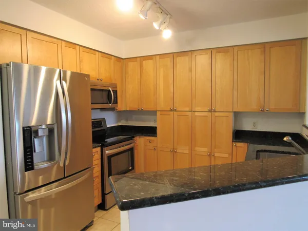 $2,250 | 3101 North Hampton Drive, Unit 906, Alexandria, VA 22302