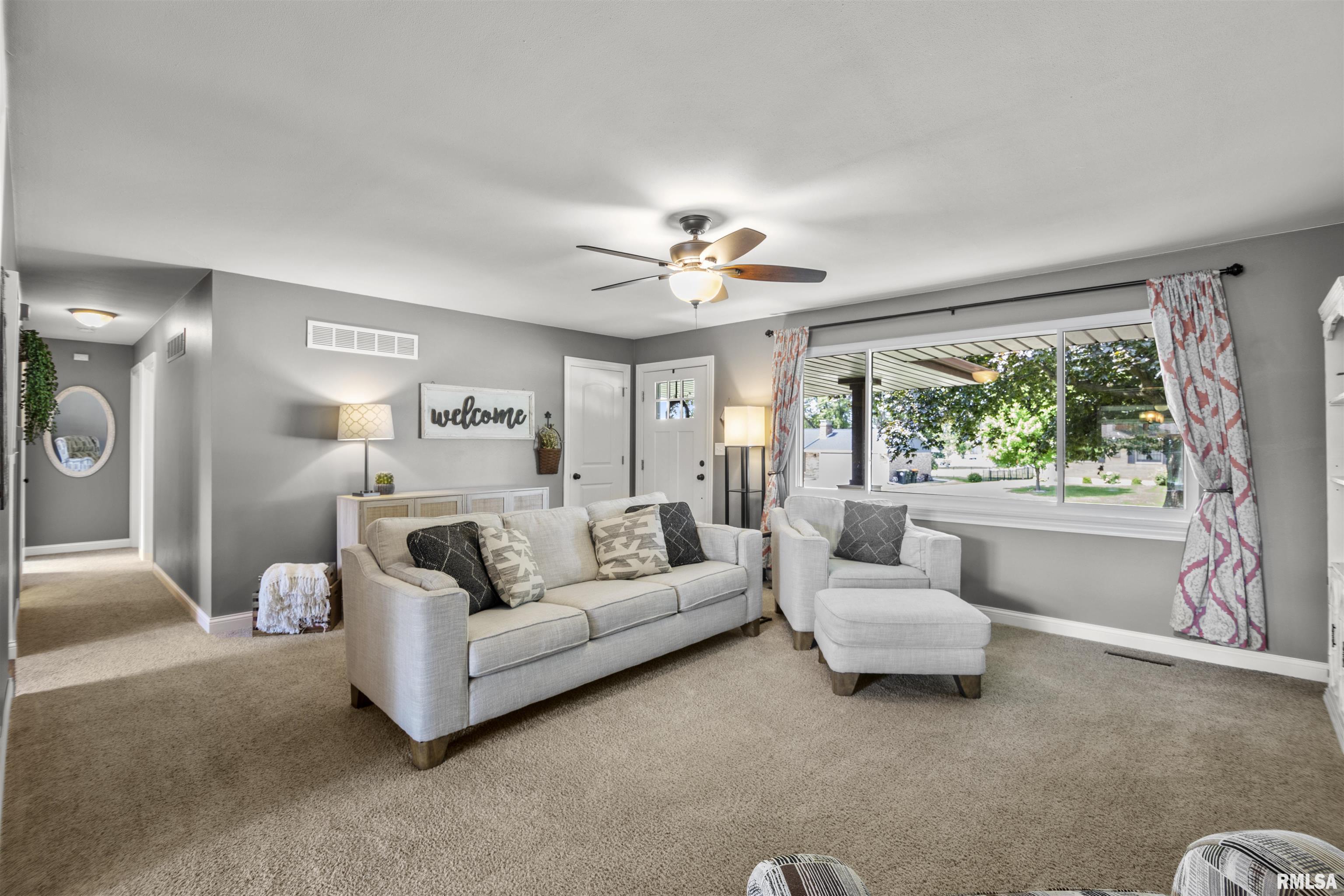909 Hampton Road Washington, IL 61571 - Photo 3 of 37 Gallery Image 3