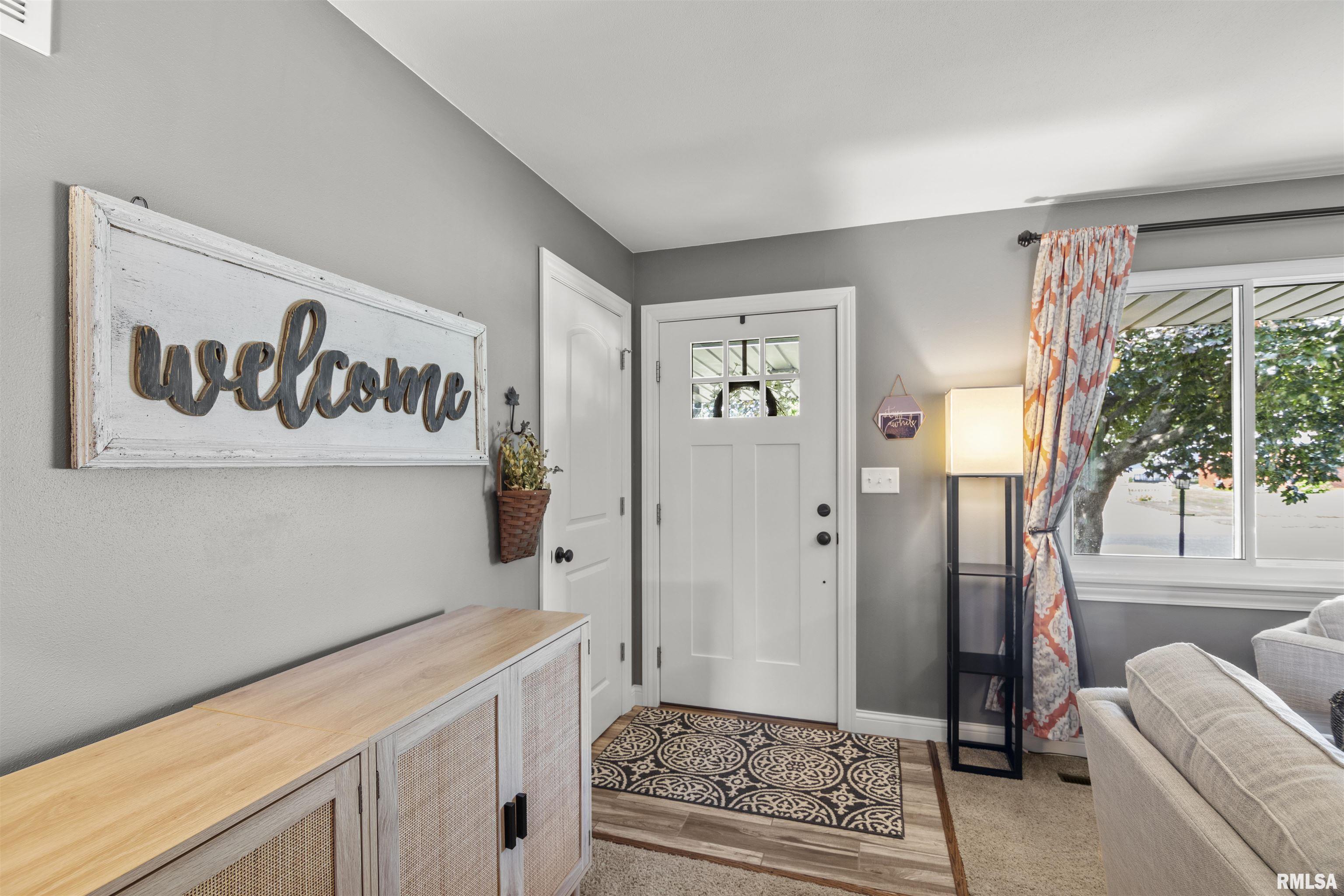 909 Hampton Road Washington, IL 61571 - Photo 4 of 37 Gallery Image 4