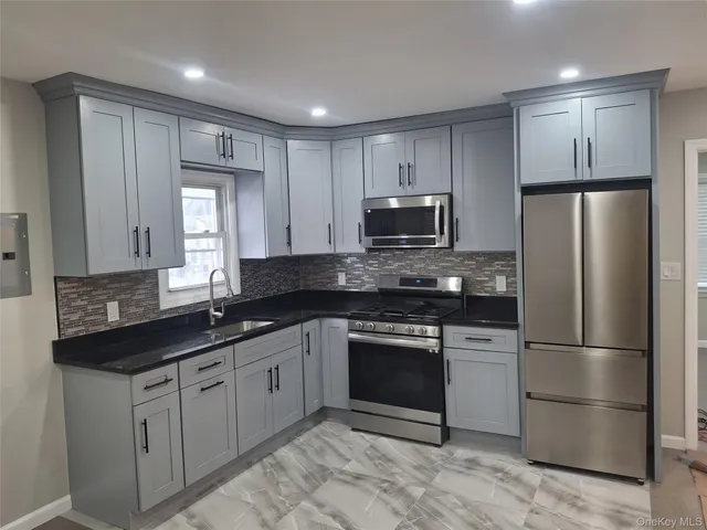 $3,200 | 194-14 115th Road, Unit 2 | St. Albans