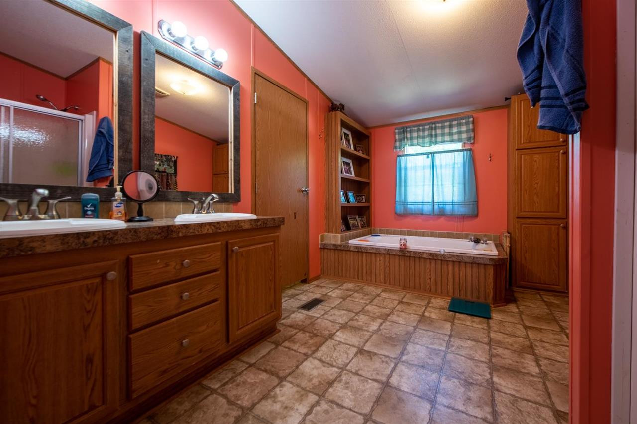 4304 Parsons Road Wildersville, TN 38388 - Photo 13 of 24 Photo 13