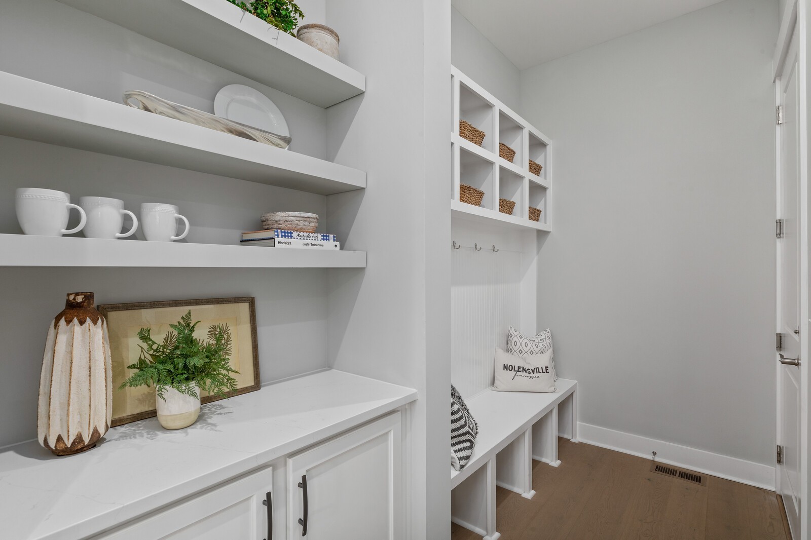 4821 Kedron Road Spring Hill, TN 37174 - Photo 26 of 71 a room with a table and potted plant