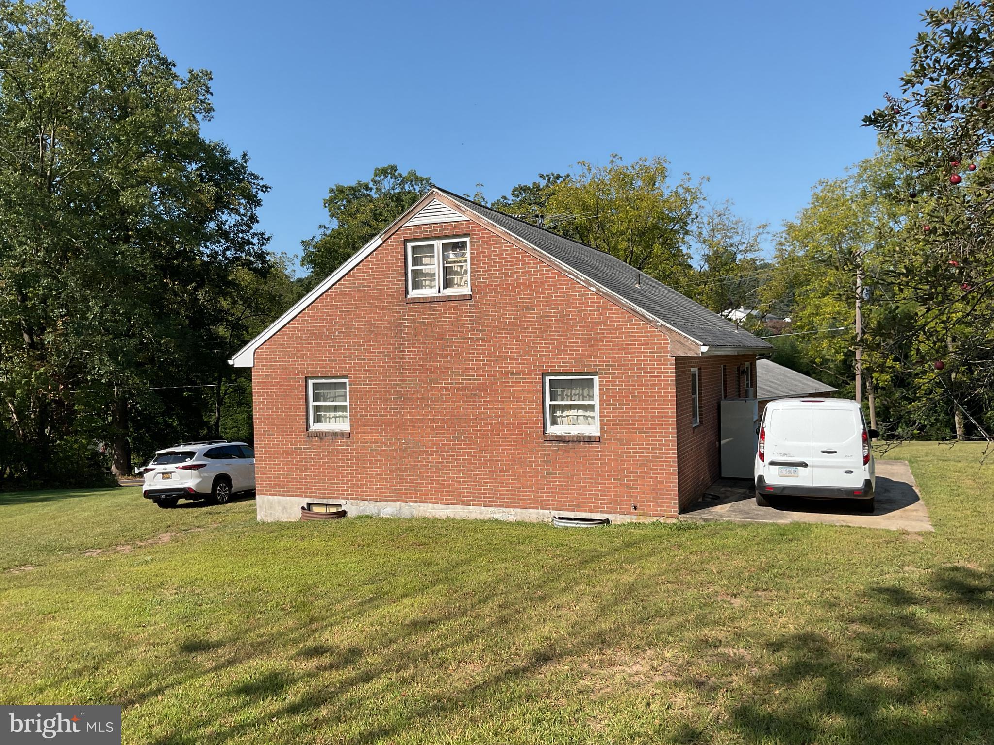 95 Hampshire Road Reading, PA 19608 - Photo 4 of 20