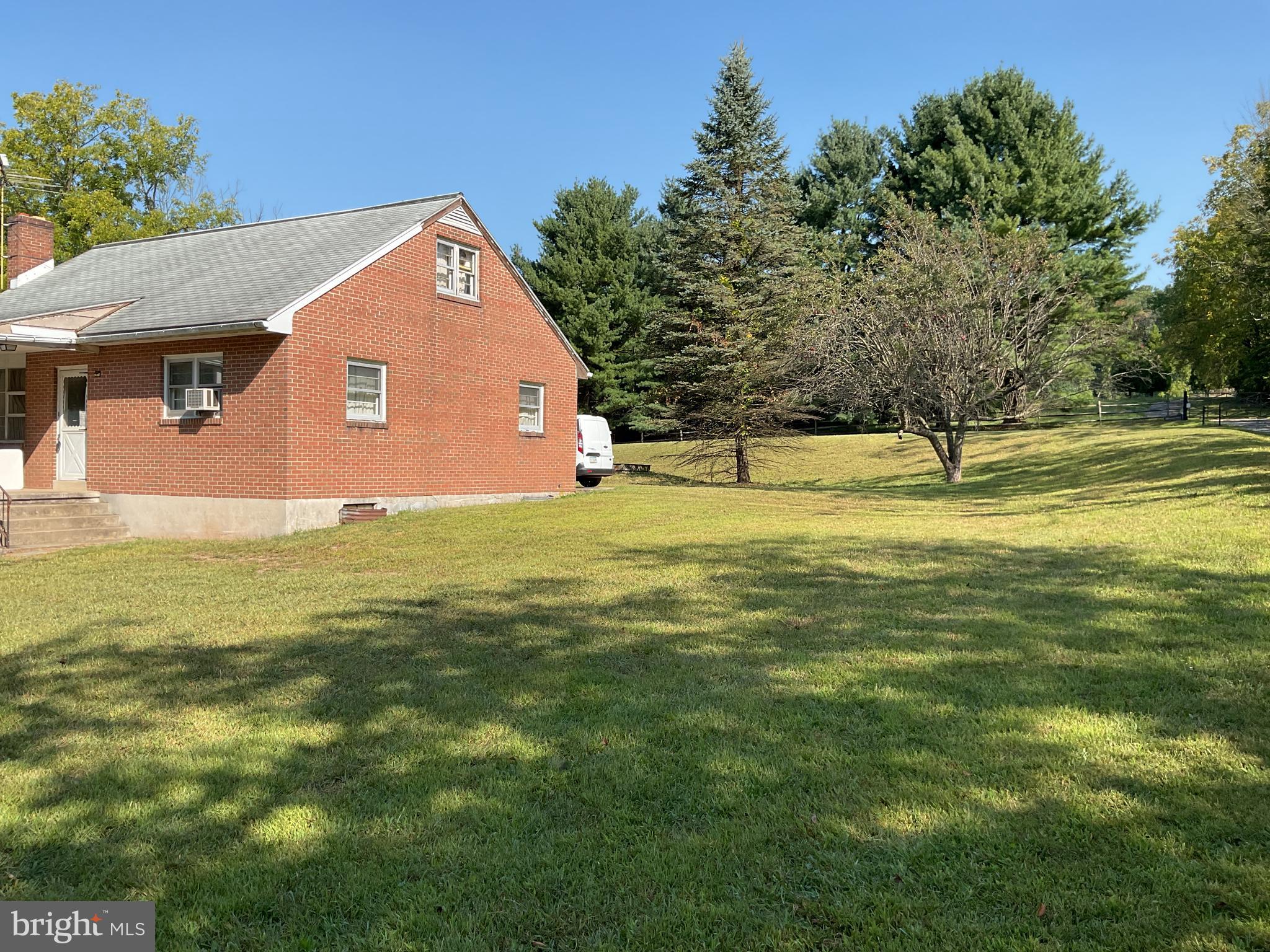 95 Hampshire Road Reading, PA 19608 - Photo 7 of 20