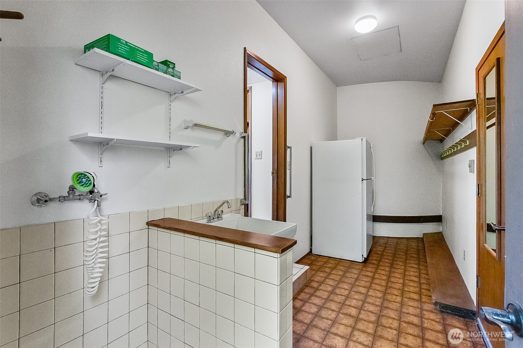 14630 High Bridge Road Monroe, WA 98272 - Photo 19 of 40 a kitchen with a sink and refrigerator