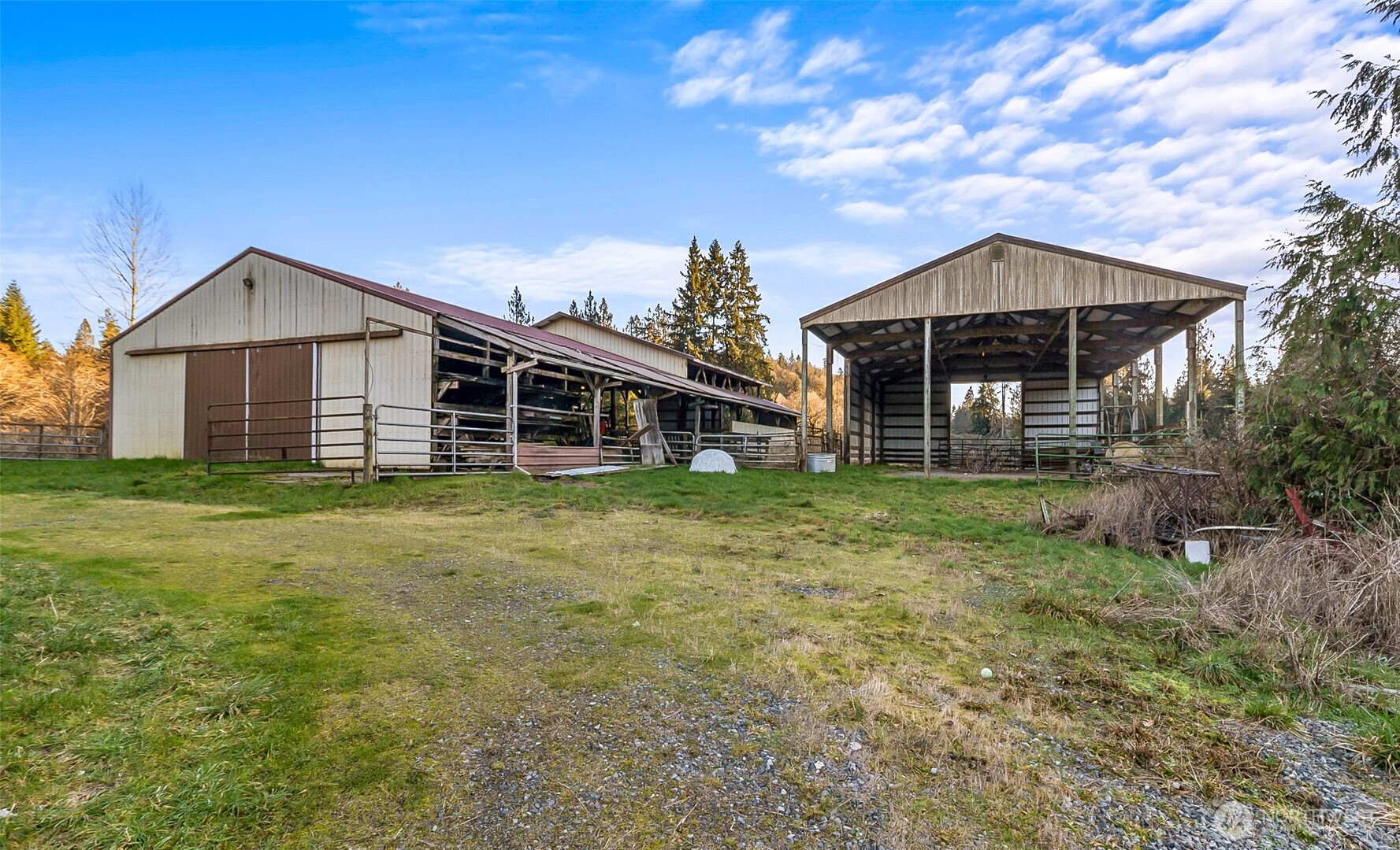 14630 High Bridge Road Monroe, WA 98272 - Photo 26 of 40 a front view of a house with a garden