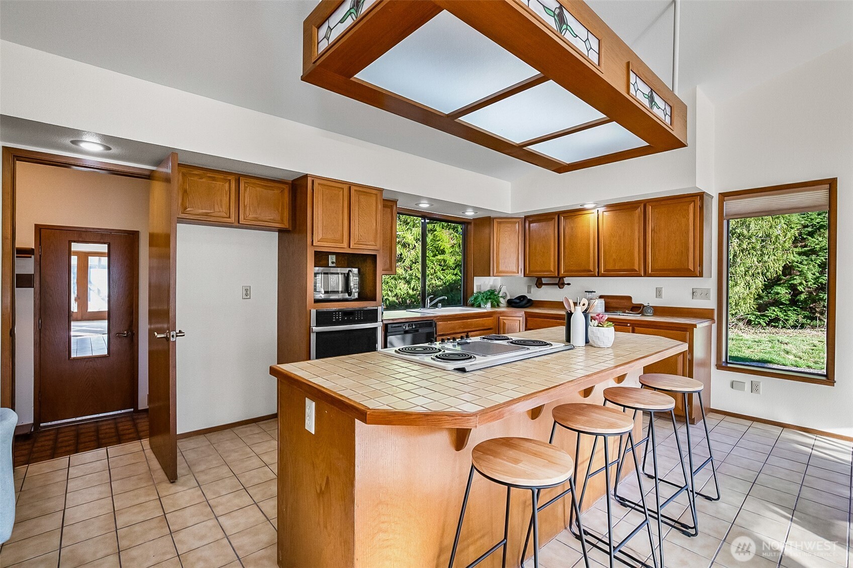 14630 High Bridge Road Monroe, WA 98272 - Photo 10 of 40 a kitchen with stainless steel appliances granite countertop a stove a refrigerator a sink dishwasher and a dining table with wooden floor