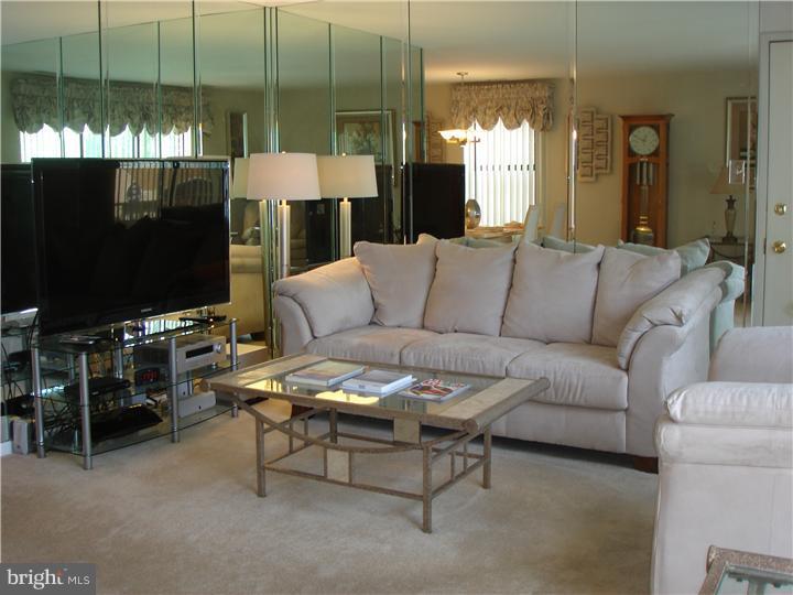 2089 Welsh Road, Unit A4 Philadelphia, PA 19115 - Photo 1 of 18 Living Room