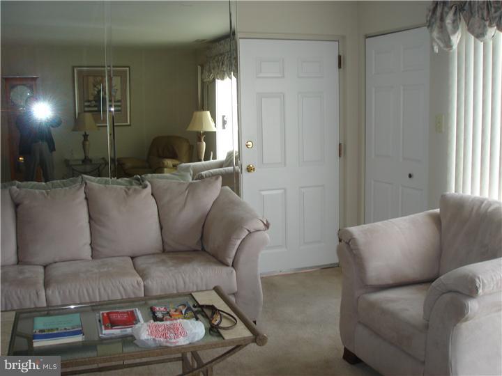 2089 Welsh Road, Unit A4 Philadelphia, PA 19115 - Photo 2 of 18 Living Room